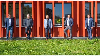 Bild: Stefan Neumann/ALE Oberpfalz/exb
Das neu formierte Führungsteam des Amtes für Ländliche Entwicklung Oberpfalz vor dem Amtsgebäude: (von links) Frank Langguth, Steffen Schneider, Kurt Hillinger, Erik Bergner und Georg Guggenberger.