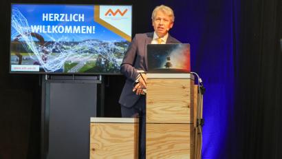 Bild: Wiesel/OTH Amberg-Weiden
Per Livestream begrüßt Prof. Dr. Clemens Bulitta an seinem ersten Tag als Präsident die Studienanfängerinnen und -anfänger.