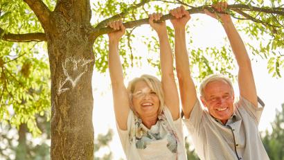 Bild: Robert Kneschke - stock.adobe.com
Das Geheimnis, um auch beim Älterwerden jung zu bleiben: geistig und körperlich aktiv sein, immer wieder Neues lernen, die Gegenwart genießen.