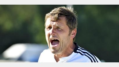 Archivbild:  Ziegler
Michael Hutzler, Trainer der DJK Ammerthal, lässt seine Mannschaft offensiv spielen – der Gegner, die SpVgg Hof, tut dies auch.