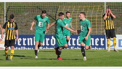 Bild: Mario Wiedel
Da kommt Freude auf: Die Spieler der DJK Ammerthal jubeln über das 1:0 durch Andre Karzmarczyk (rechts).