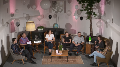 Bild: Gerhard Götz
Vom Pop-Up Wohnzimmer in der Schwandorfer Spitalkirche auf die heimischen Sofas : Die Eröffnung der 8. Zwickl Dokumentarfilmtage wurde per Live-Stream übertragen.