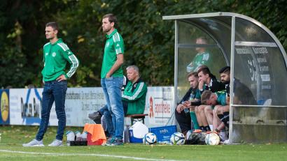 Bild: Andreas Klupp
Missglückter Einstand für das Interims-Trainerduo Mauricio Göhlert (links) und Martin Bächer (Zweiter von links): Der SV Mitterteich verlor am Samstag bei der SpVgg Jahn Forchheim mit 0:3.