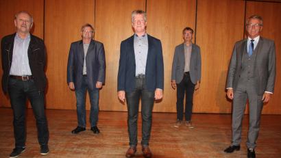 Bild: kro
Das neu gewählte Vorstandsteam des Fördervereins Fischhofpark (von links): Hans Prucker, Bernd Helgert, Vinzenz Rahn, Franz Häring und Bürgermeister Franz Stahl.