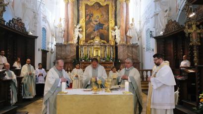 Bild: do
Den Festgottesdienst zelebrieren Abt Filip Lobkowitz aus Tepl, Generalabt Jos Wouters, Abt Hermann Josef Kugler und Pater Johannes Bosco.