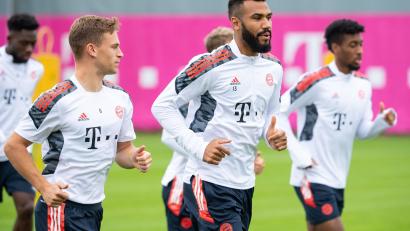 Bild: Sven Hoppe/dpa
Joshua Kimmich (links) hat langfristig verlängert beim FC Bayern, Kingsley Coman (rechts) dagegen hat utopische Forderungen.
