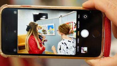 Bild: Lüftl
Die Ausstellung der FOS-Gestalter mit Portraits berühmter Menschen aus MOE gibt es noch bis 14. Oktober in der Mensa der OTH zu sehen.