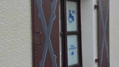 Bild: Kunz
Die Behinderten-Toilette im Alten Rathaus soll auch Menschen mit zeitlich begrenzten Behinderungen zugänglich gemacht werden, fordert der Weidener Seniorenbeirat.