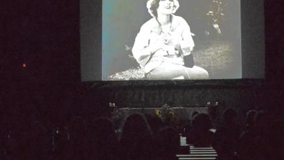 Bild: Kunz
In de Josefskirche flimmerte der Stummfilm mit Mildred Davis und Harold Lloyd über die Leinwand.