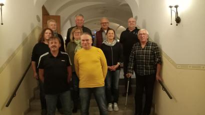 Bild: Förderverein Hallenbad/exb
An der Spitze des „Fördervereins Hallenbad“ stehen (obere Reihe, von links) Beisitzerin Rosemarie Fischer, Kassenprüfer Winfried Hecht, Max Gmeiner, Beisitzer Herbert Seitz sowie (mittlere Reihe, von links) Beisitzerin Kerstin Rahm, Kassiererin Gisela Koenig, Schriftführerin Irmgard Wettinger und (vorne, von links) Zweiter Vorsitzender Rudolf Mark, Erster Vorsitzender Markus Fichtner und Beisitzer Josef Zant.