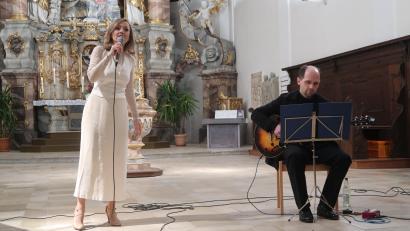 Bild: Kunz
Reinhild Kuhn und Thomas Holzhausen in der Michaelskirche.