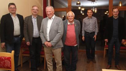 Bild: Hirsch
Der wehrpolitische Arbeitskreis der CSU hat einen neuen Vorstand gewählt. Das Bild zeigt von links: Thomas Schmid, Alexander Flierl, Peter Wunder, Reinhold Malzer, Michael Hösl und Tobias Ehrenfried.