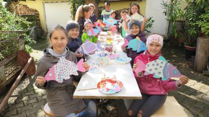Bild: jzk
Viel Spaß hatten die Kinder beim Bemalen der fliegenden Fische.