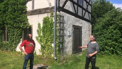 Bild: phs
Tobias Punzmann (links) und Stephan Argauer haben spontan doch noch "Hausfluss"-Filmtage auf die Beine gestellt. Die Open-Air-Filmreihe geht am Wochenende an der Alten Schießstätte am Mühlbergweg über die Bühne