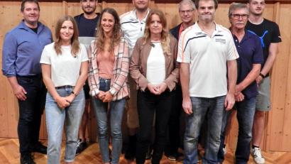 Bild: hai
Bürgermeister Alexander Goller gratulierte Franziska Schmid, Patrick Götz, Anna Meier, Matthias Keck, Inge Hösl, Martin Meier, Norbert Schecklmann, Andreas Ruder und David Busch (von links).