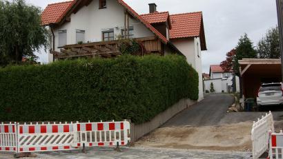 Bild: wro
In die Sanierungsmaßnahme "Mehrzweckfläche Ost" wurde auch der Weg zwischen der Marienstraße und den Bühläckern eingebunden. Die einzelnen Punkte stellte Bürgermeister Wolfgang Braun im Detail vor.