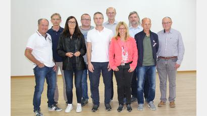 Bild: Franz-Josef Aufschläger, SVA/exb
Das SVA-Führungsteam (von links) Wolfgang Weigl, Wolfgang Mändl, Doris Mändl, Mario Forster, Thomas Stopfer, Gerhard Raum, Eveline Süß, Andreas Leitl, Dieter Schneider und Richard Kellner.