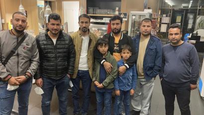 Bild: ca
Die afghanischen Ortskräfte in Weiden stellten sich den Fragen der Besucher: (von links) Ali und Hashimi sowie (von rechts) Sadat, Sadiqi und Ismat.