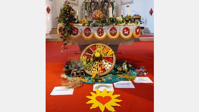 Bild: ld
Der Erntedankaltar in der Kirche in Nagel.