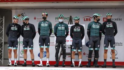 Bild: Bora-hansgrohe
Andreas Schillinger (rechts) mit seinem Teamkollegen von Bora-hansgrohe bei der Teampräsenation in Münster. Am Sonntag bestritt der Kümmersbrucker beim dortigen Giro in Westfalen sein letztes Profirennen.