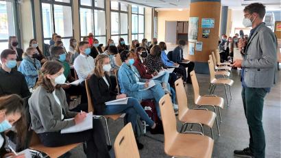 Bild: lg
Großes Interesse zeigten die Jugendlichen beim Bachelor-Studiengang Psychologie, über den der Schulpsychologe Andreas Wohlgemuth informierte.