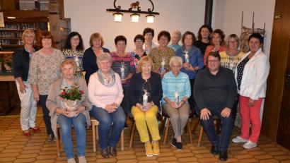 Bild: gi
Der Frauenbund, Zweigverein Moosbach, ehrte langjährige Mitglieder für 45 und 30 Jahre Treue. Dazu gratulierte Pfarrer Udo Klösel, Bezirksvorsitzende Martha Bauer und das Vorstandsteam.