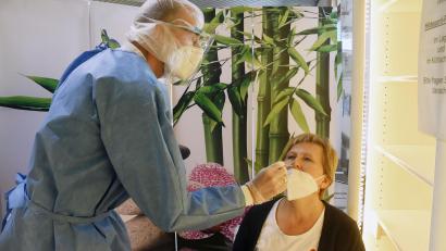 Symbolbild: Gabi Schönberger
Die täglichen Schnelltests bewegen sich im „dreistelligen Bereich“, berichtet der Schwandorfer Apotheker Viktor Hammer.
