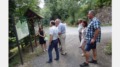 Archivbild: wrt
Eine kleine Naturpark-infostelle gibt es in Schweinmühle. Dort können sich Wanderer über den Walderlebnispfad informieren. Das beabsichtigte Naturparkzentrum in Windischeschenbach ist hingegen geplatzt