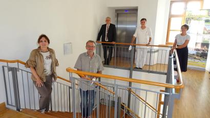 Bild: hm
Als Doppelspitze leiten Johanna Mertins und Manfred Bruckner den Verein. Das Amt des Schriftführers übernahm Richard Tischler (von links). Zur Kassenverwalterin wurde Carola Reul (rechts) gewählt. Als Beisitzer fungiert Stephan Winkler (Zweiter von rechts).