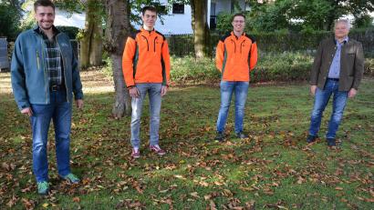 Bild: jr
Servicestellenleiter Matthias Fuchs, Christian Schneider und Julian Brandner sowie Forstbetriebsleiter Norbert Zintl (von links).