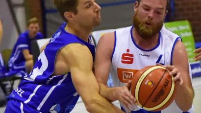 Archivbild: af
Die Hamm Baskets um Guard Christopher Fritsch (rechts) stellen sich im Heimspiel gegen Breitengüßbach auf einen harten Kampf ein.