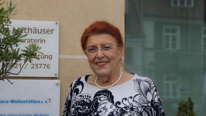 Bild: ads
Stets im Einsatz für die Förderung der Amberger Innenstadt, so kennt man Emilie Leithäuser. Am Sonntag feiert sie 80. Geburtstag.