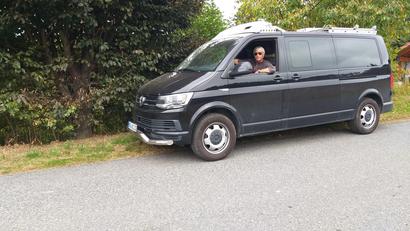 Bild: Matthias Langer /exb
Matthias Langer wollte mit seiner Frau drei Wochen Frankreich und Spanien erkunden. Die Fahrt mit dem umgebauten VW-Bus endete jäh, als das Paar auf einer Autobahn vor Barcelona überfallen wurde.