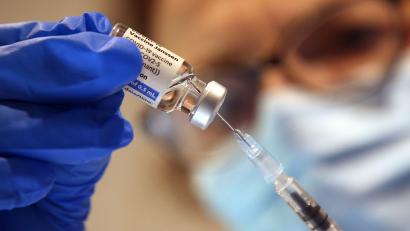 Symbolbild: Wolfgang Kumm
Wer mit dem Corona-Impfstoff von Johnson & Johnson geimpft wurde, sollte laut der Ständigen Impfkommission (Stiko) eine zusätzliche mRNA-Impfstoffdosis für einen besseren Schutz erhalten.