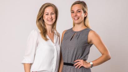 Bild: exb/KINGUNION
Die Gründerinnen Olivia Hofmann (rechts) und Patricia Knoll aus Bayreuth starten mit ihrem Start-up Jobtrü!el durch.