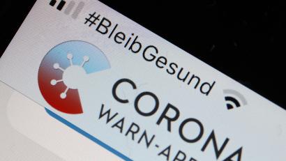 Symbolbild: Oliver Berg/dpa
Die Corona-Warn-App dürfte derzeit in Weiden und im Landkreis Neustadt wieder öfter anschlagen.