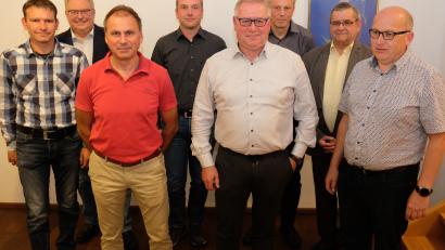 Bild: do
Der neue Vorstand der Stadtkapelle mit Ehrengästen: (von links) Dirigent Stefan Wittmann, dritter Bürgermeister Udo Müller, Vorsitzender Martin Danzer, Beisitzer Sebastian Busch, stellvertretender Vorsitzender Gerhard Fahrnbauer, Schriftführer Gerhard Danzer, Stadtverbandsvorsitzender Dieter Kies und Kassier Ludwig Lindner.