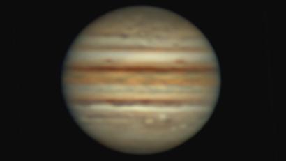 Bild: Sternwarte Tirschenreuth/exb
Riesenplanet Jupiter. Aufgenommen Mitte September mit dem großen 60 cm-Spiegelteleskop der Sternwarte. Hermann Schwarzer von der Astro-AG nahm Bilder mit einer Spezialplanetenkamera auf, Sternwarten-Leiter Peter Postler betreute die Aktion.