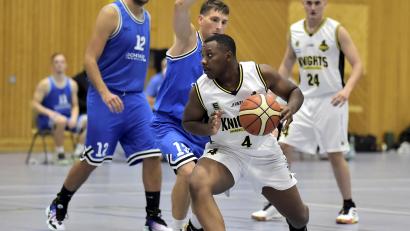 Bild: Hubert Ziegler
Simeon Stephens (rechts) vom TV Amberg-Sulzbach BSG am Ball.