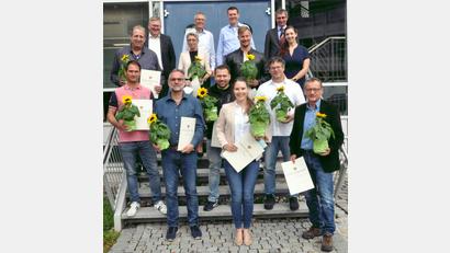 Bild: Karoline Gajeck-Scheuck/exb
Viele Mitarbeiter der Stadtwerke Amberg wurden für langjährige Betriebszugehörigkeit geehrt.