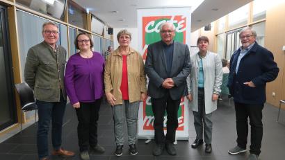 Bild: Kunz
Der neu gewählte Vorstand (von links) mit Bürgermeister Reinhold Wildenauer, Verena Waßnik, Elisabeth Heider, Ruhestandsgeistlichem Gerhard Pausch, Doris Schmidt und Veit Wagner.