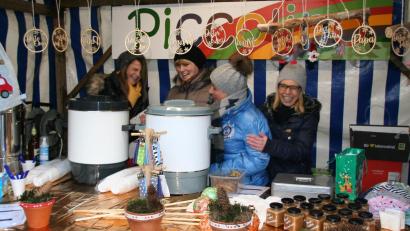 Archivbild: fpoz
Zuletzt fand 2019 in Waldershof ein Weihnachtsmarkt statt. In den Verkaufshäuschen ging es dabei zuweilen recht lustig zu.