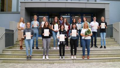 Bild: Matthias Sitzmann/exb 
An der Naabtal-Realschule wurden Zertifikate aus dem Cambridge-Test vergeben.
