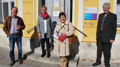 Bild: gsp
Besuch im Sozialpsychiatrischen Zentrum (von links): Richard Gaßner, Heid Himmelhuber, Brigitte Scharf und Georg Pilhofer.