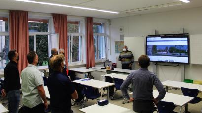 Bild: stg
IT-Berater Siegfried Dötterl erläuterte die Maßnahmen zur Digitalisierung der Grund- und Mittelschule Kemnath.
