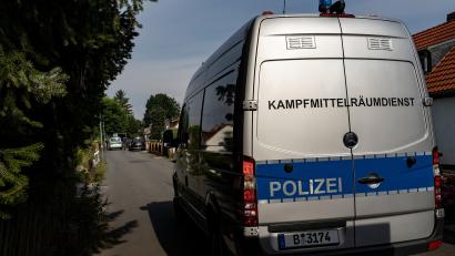 Symbolbild: Paul Zinken
Ein Einsatzfahrzeug des Kampfmittelräumdiensts.