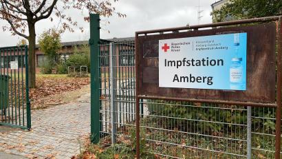 Bild: BRK-Kreisverband Amberg-Sulzbach/exb
Die BRK-Impfstation in der Kennedyschule in Amberg geht ab 18. Oktober wieder in Betrieb.