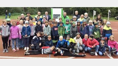 Bild: gri
45 Mädchen und Buben absolvieren an der Grundschule Freudenberg die Radfahrprüfung.