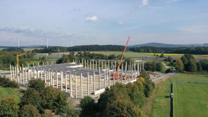 Bild: Florian Miedl/fph
In Lorenzreuth baut Cube derzeit ein Logistiklager für Zubehörteile, die nicht für den Bau eines Rades notwendig sind.