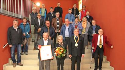 Bild: jma
Die Besten der Stadt Auerbach im Jahr 2020 zusammen mit Bürgermeister Joachim Neuß (vorderste Reihe, rechts).